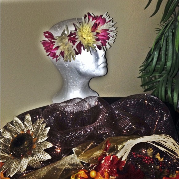 Half Flower Crown - Picture 2 of 4