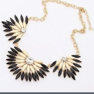 Adorable colored rhinestone necklace🎀