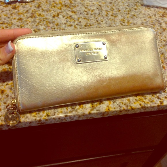 MK gold wallet 💕