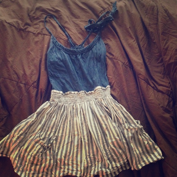 Adorable Hollister navy dress with bow detail! ❤️