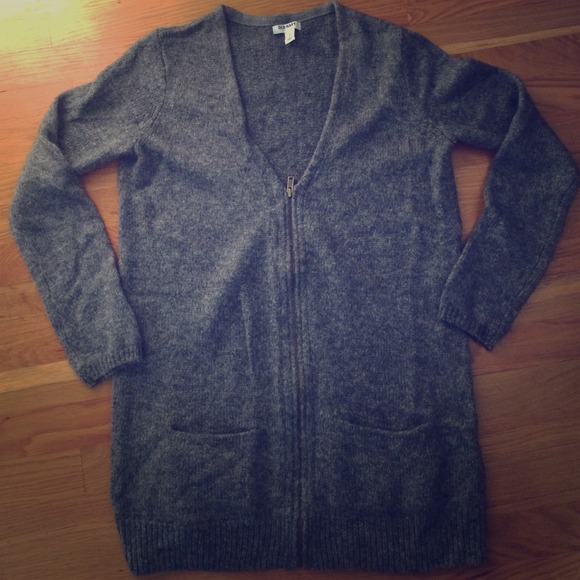 Old Navy gray sweater