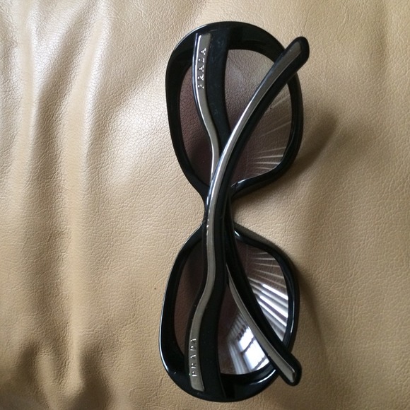 Prada sunglass - Picture 2 of 4