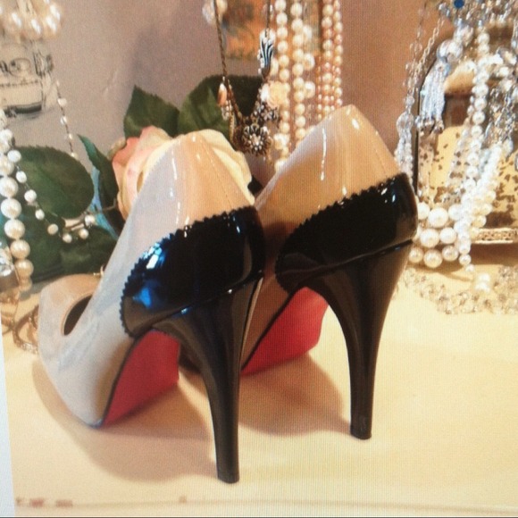 Gorgeous Nude and Black Stilletoes by Shoedazzle