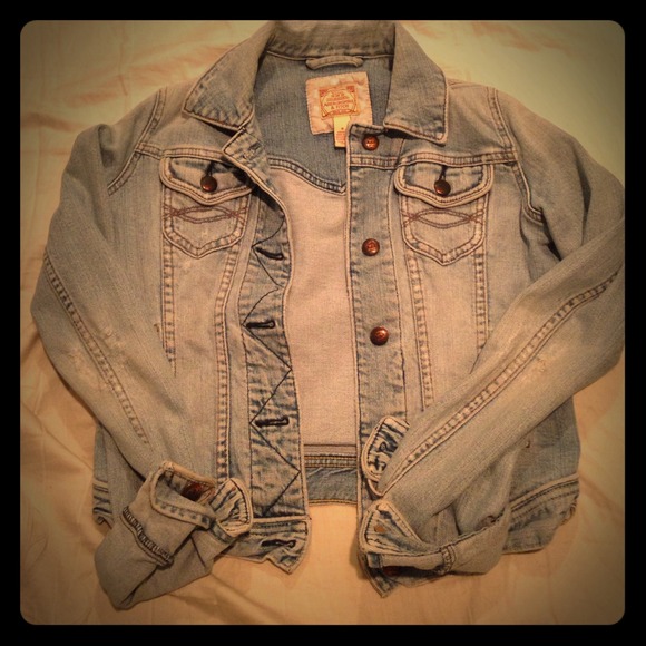 Light Denim A & F jacket. Perfect for the fall! - Picture 1 of 3