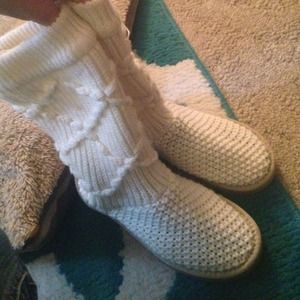 Knitted ugg boots
