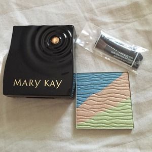 Mk mineral eye color /mini compact and brushes