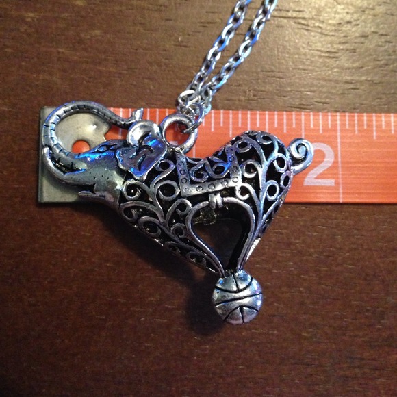 Circus Elephant Necklace❌SOLD❌ - Picture 2 of 3