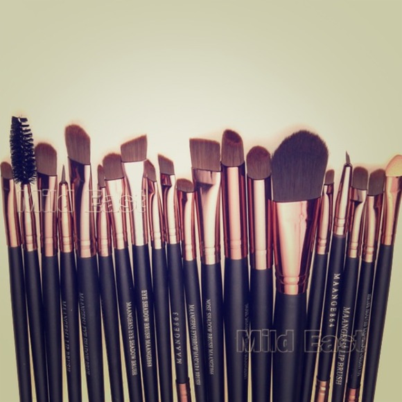 Brand new 20 piece makeup brush set, labeled