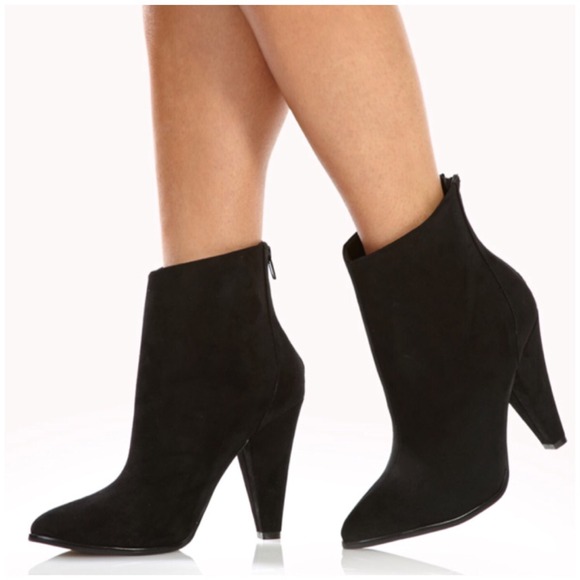 Forever 21 Boots - 🎉HP 11/29/14 WinterWishList🎉 Suede Black Booties
