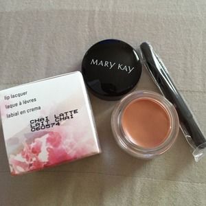 Mk luscious lips lip lacquer with mini brush