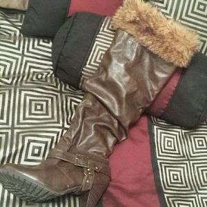 Tall slouch brown boots with buckle
