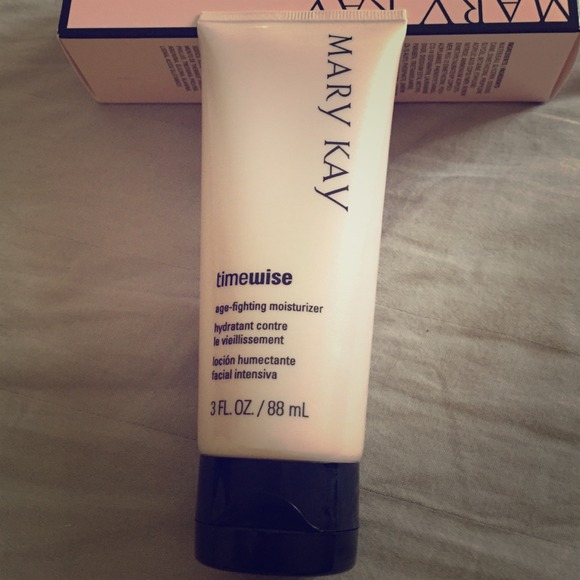 Mk age fighting moisturizer and blemish control