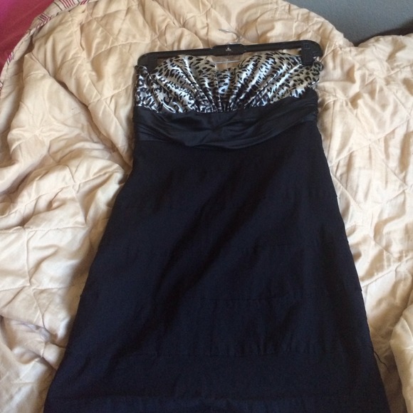 Black and grey levied print tight dress