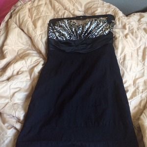 Black and grey levied print tight dress