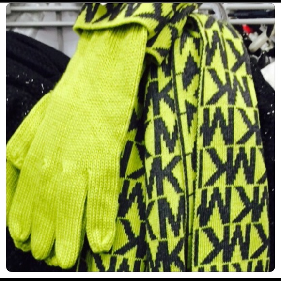 Mk glove and hat set - Picture 1 of 2