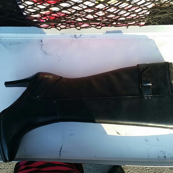 Black boots size 6m
