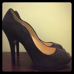 SALE! Black suede Nine West pumps
