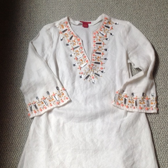 100% linen tunic with crystal embellishments.