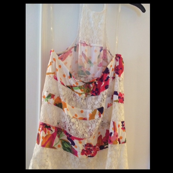 Floral and lace tank - Picture 2 of 4