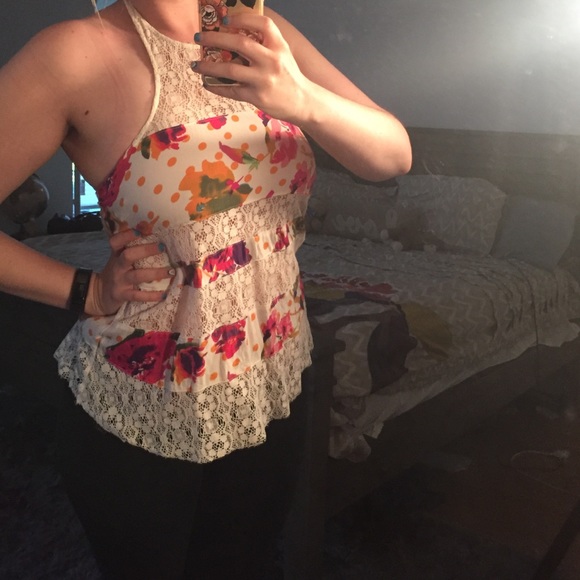 Floral and lace tank - Picture 3 of 4