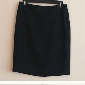 Bundle- 4 skirts and 2 pairs of shorts.