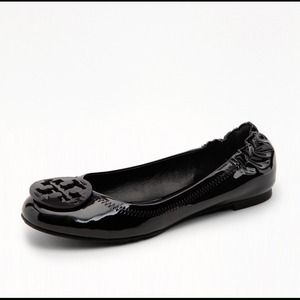 All black #ToryBurch patent leather flats