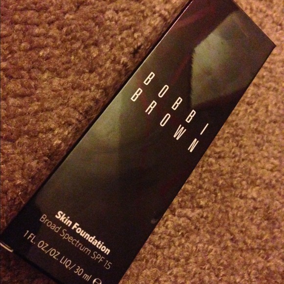 Bobbi brown foundation ! Full bottle - Picture 1 of 3