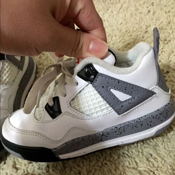 Jordan 4 size 9C - Picture 2 of 4