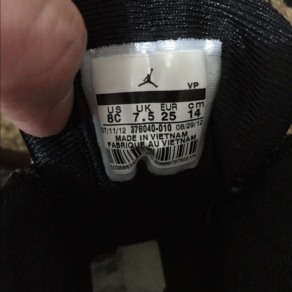 Jordan 4 size 9C - Picture 4 of 4