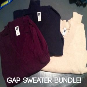 Sold in bundle. Gap sweater bundle size M