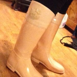 Hello kitty Sanyo rain boots!