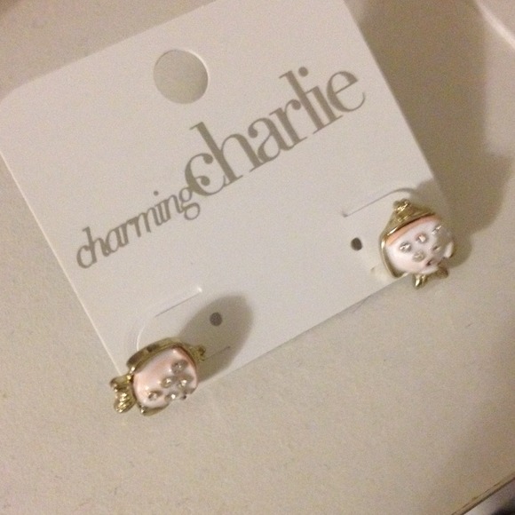 Studded earrings. - Picture 1 of 1
