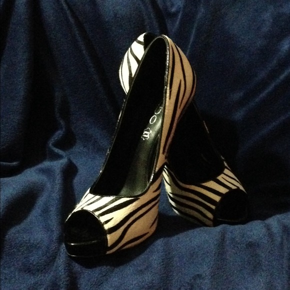 ๐ฌPRICE CUT๐ฌAldo heels - Picture 2 of 4