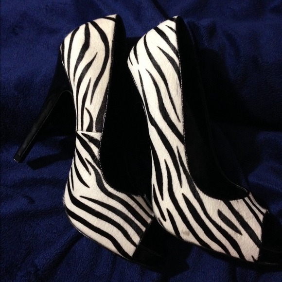 ๐ฌPRICE CUT๐ฌAldo heels - Picture 4 of 4