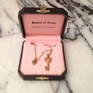 New with tags juicy couture "wish"  necklace