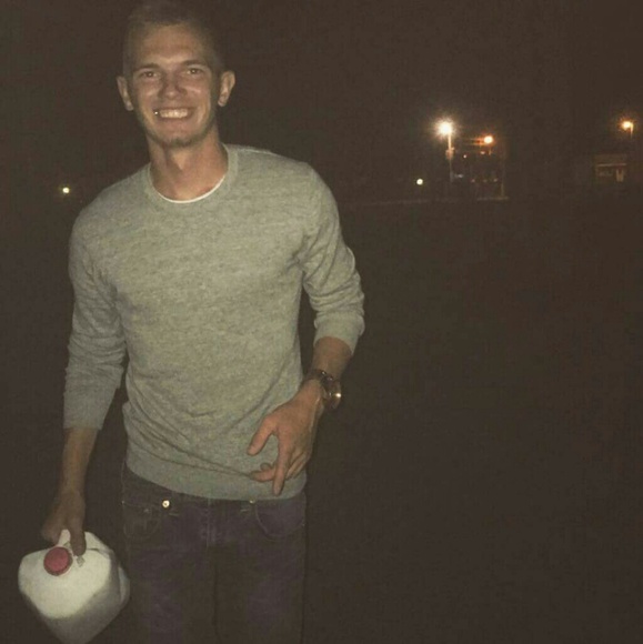 Meet buyer and seller - Picture 4 of 6