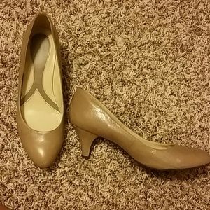 Naturalizer Taupe heels