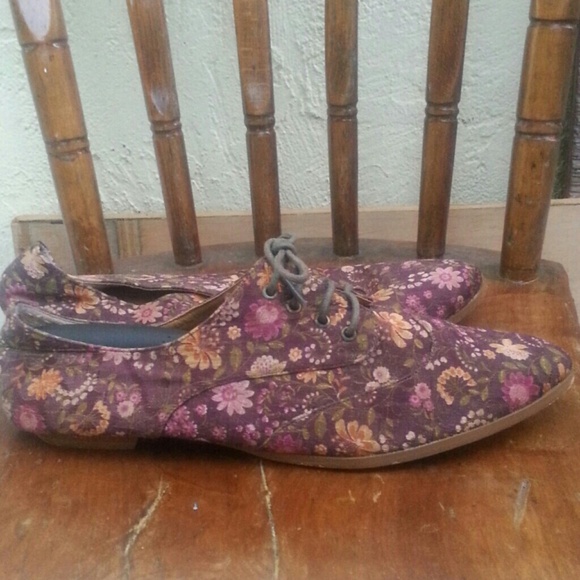 Floral Oxfords - Picture 2 of 4