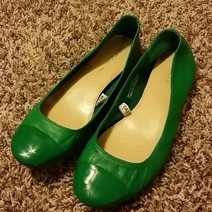 Kelly green flats