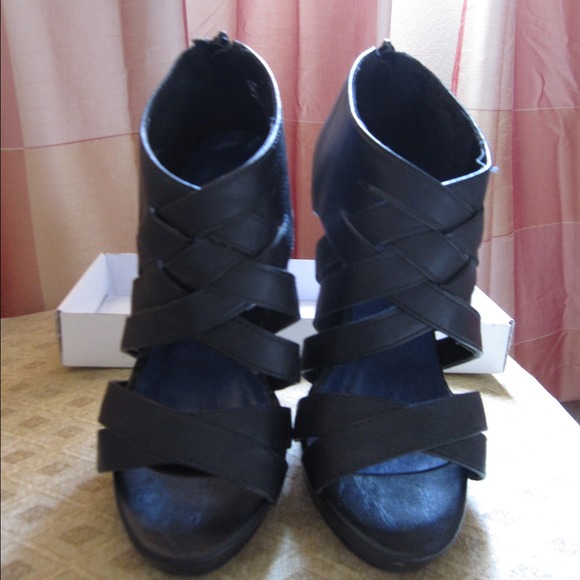 Black Steve Madden heels