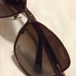 Vogue Designer Sunglasses VO 3832-S 57-16 130 3N