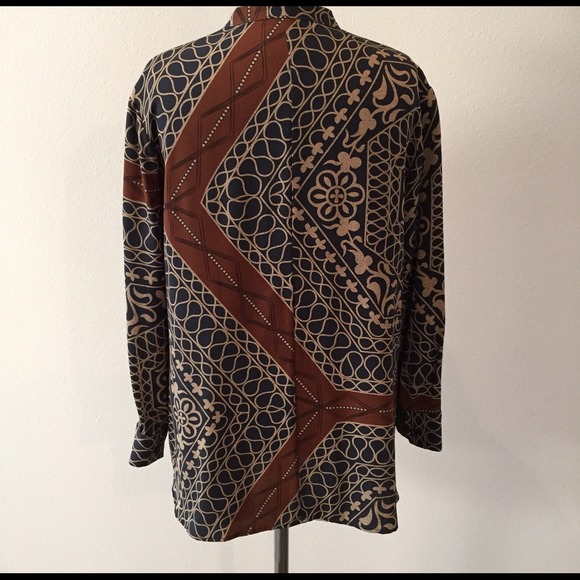 ❌SOLD❌Gary Graham tribal print silk blouse - Picture 2 of 4