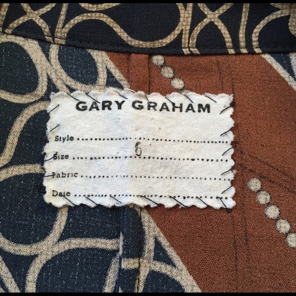 ❌SOLD❌Gary Graham tribal print silk blouse - Picture 3 of 4