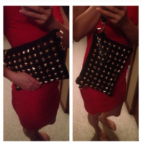 Evening bag/clutch w/ gold studs. - Picture 3 of 3