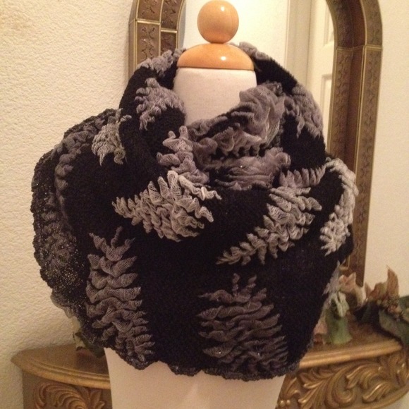 Sold in Bundle! Lovely Black/Grey Scarve
