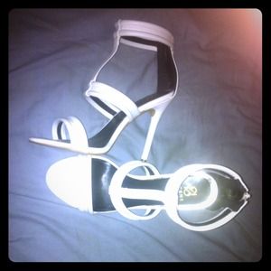 White high heel sandal 🎌