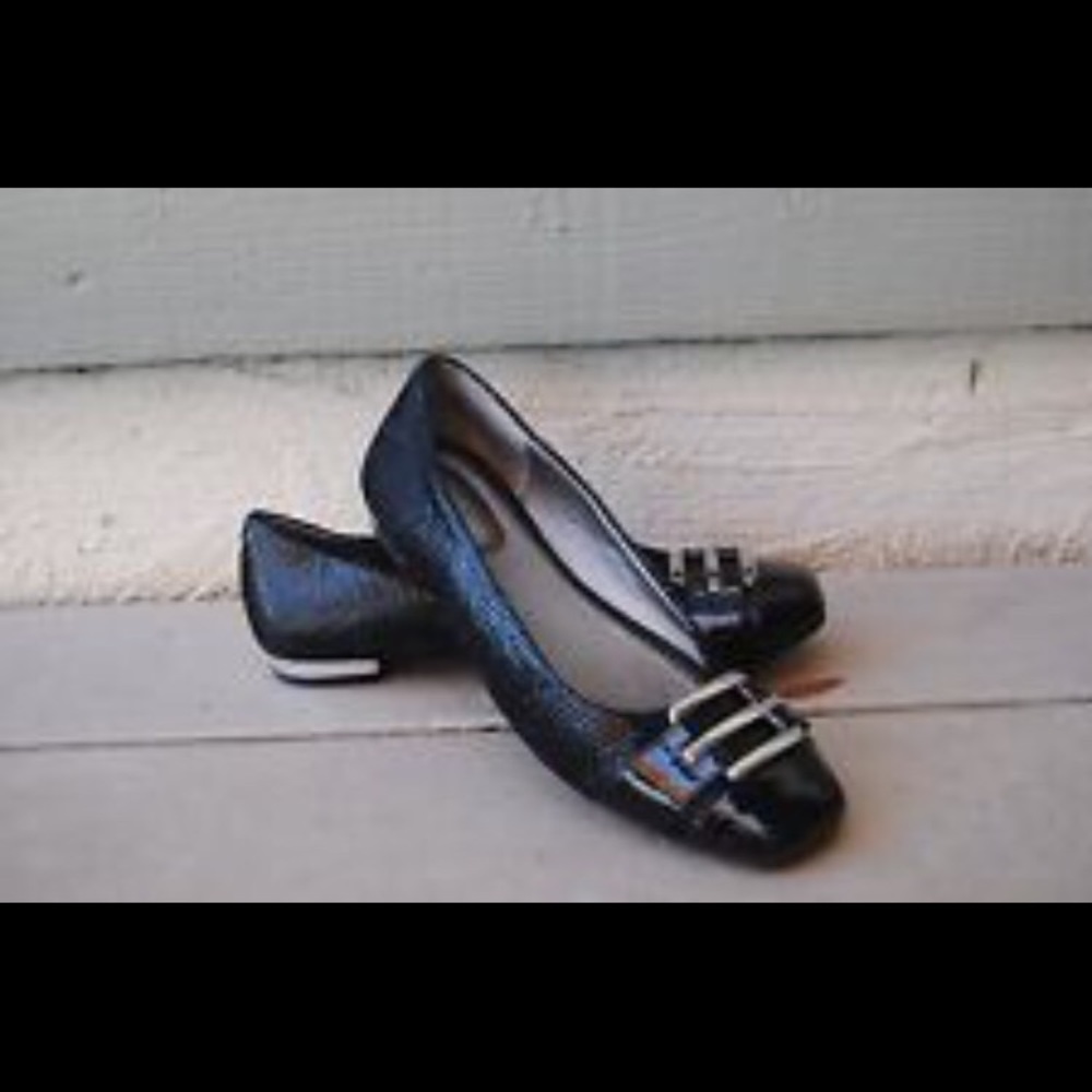 Naturalizer - Devaney Black Leather Flats