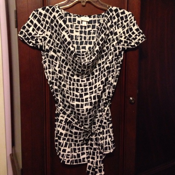 🚫SOLD🚫 Black and white top - Picture 1 of 3