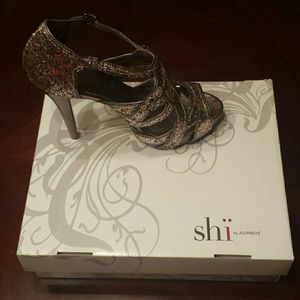shi by JOURNEYS SHOES