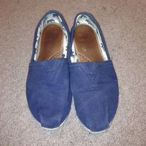 Blue Toms
